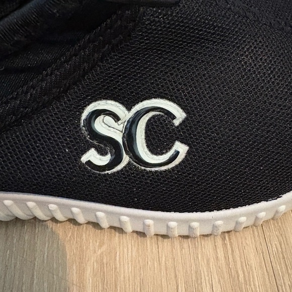 Simon Chang Woman’s 6 Black Slip-On Sneakers Shoes with White Soles - Picture 5 of 8